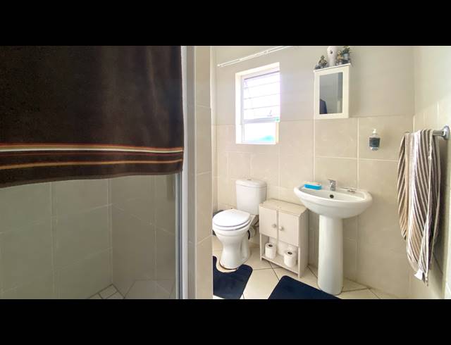 5 BEDROOM HOUSE FOR SALE IN PORT OWEN